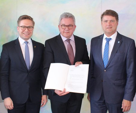 v.r.: Fabian Gramling MdL, Minister Guido Wolf, OB Martin Wolff