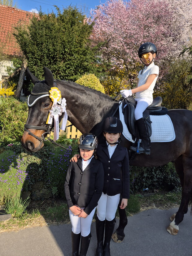 Maxine, Lenja und Annika mit Fuerstentanz