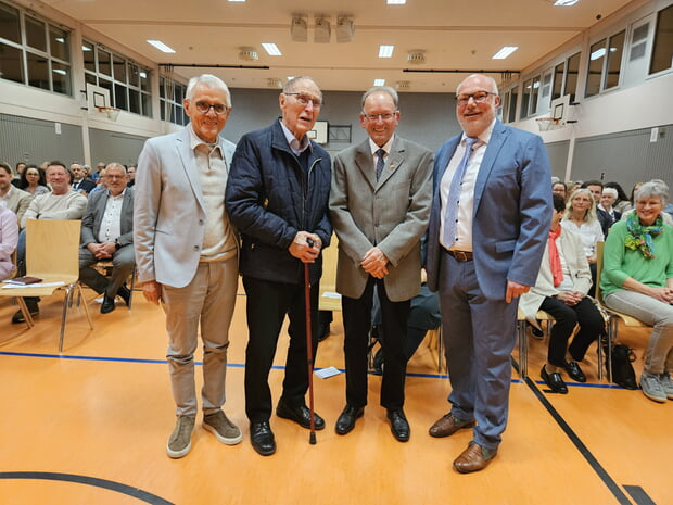 Erligheimer Ehrenb&uuml;rger v.l.n.r. BM a.D. Albert Leibold, Heinz Sch&uuml;tt, Rolf Karle und BM Sch&auml;uffele