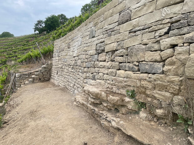 50 Quadratmeter Fläche misst die sanierte Trockenmauer
