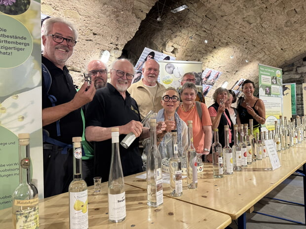 Gerne verkosteten die Besucher im Schwäbischen Schnapsmuseum exklusive Schnäpse aus Streuobstprodukten.