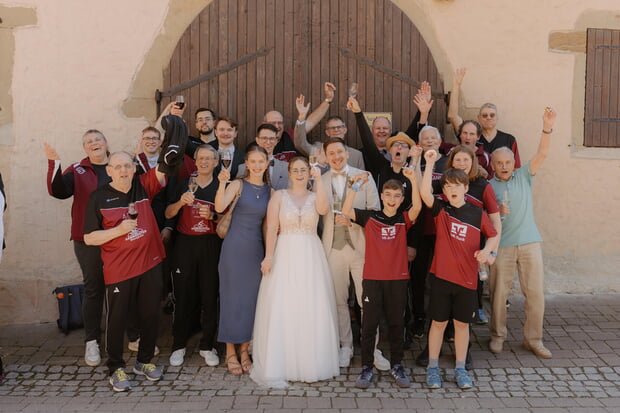 Abteilung Tischtennis mit dem Brautpaar