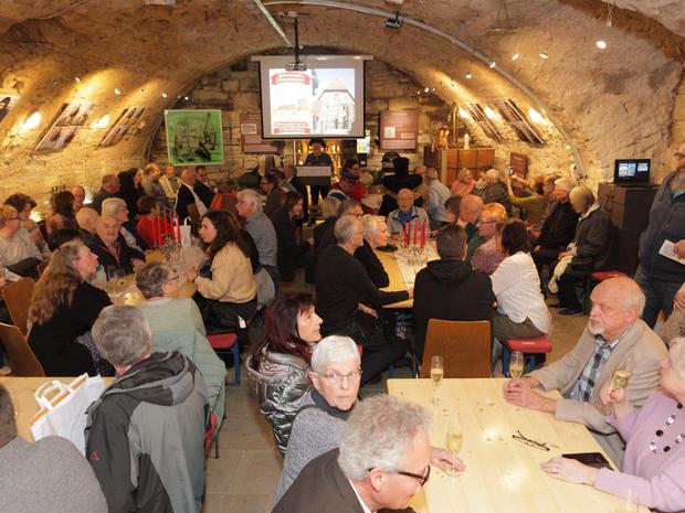 Der Keller im Steinhaus war bis auf den letzten Platz besetzt