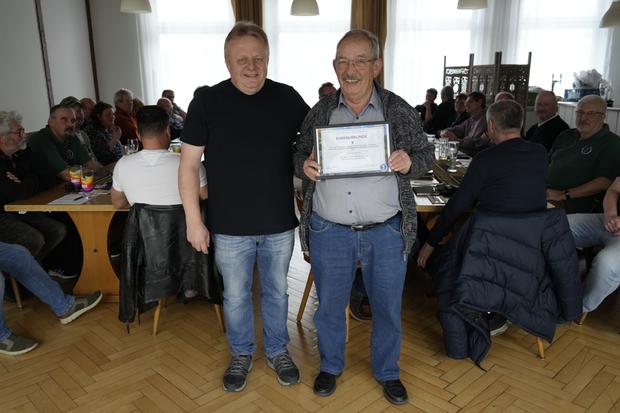 v. l.: Martin Mainusch, Ehrenvorsitzender Heinrich Schenk