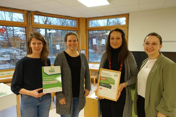 M. Öhler, M. Liegl, I. German und N. Püschel (v.l.n.r.) bei der feierlichen Zertifikatsübergabe