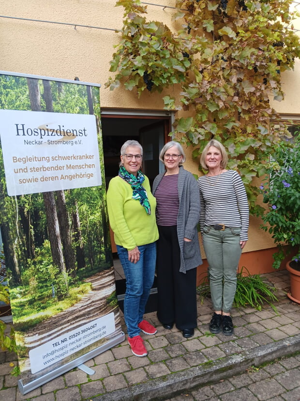 Anita Ereth (li.) und Patrizia Mecheels (re.) empfingen Dekanin Susanne Digel (Mitte)