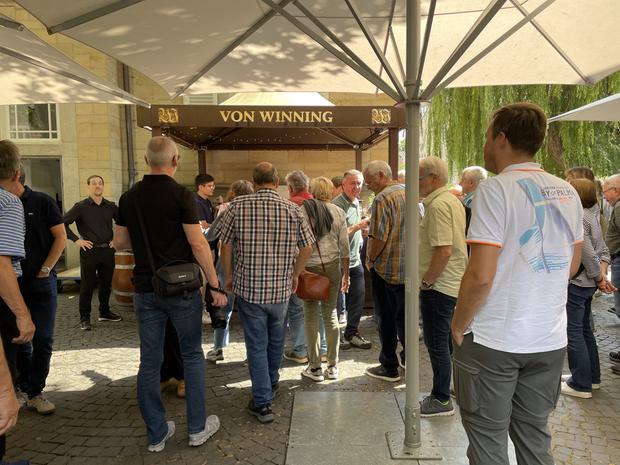 Start zur Kellerführung mit Einprobe