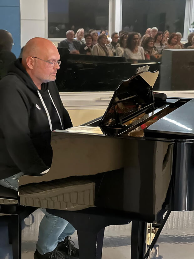 Auch Uli Staudenmaier am Piano bewegte die Gäste